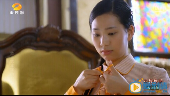   戴流蘇耳環的少女初一跟林峰是什麼關係
