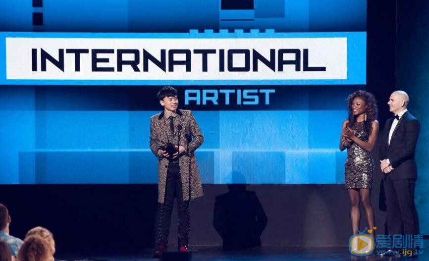 張傑在第42屆全美音樂獎上獲“年度國際藝人獎”  張傑個人資料介紹