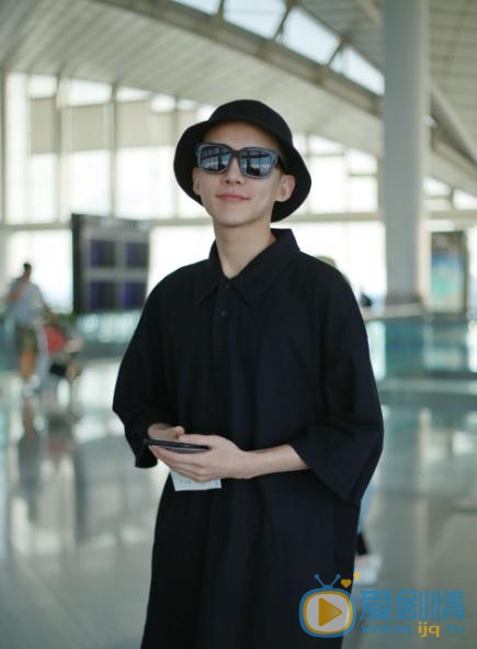 鳳囚凰柳色是誰演的？鳳囚凰柳色扮演者盧卓個人資料、寫真及生活照欣賞