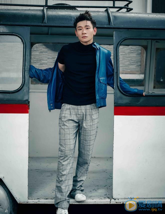 橙紅年代阿瑟是誰扮演的？阿瑟扮演著葉瀏個人資料、寫真生活照