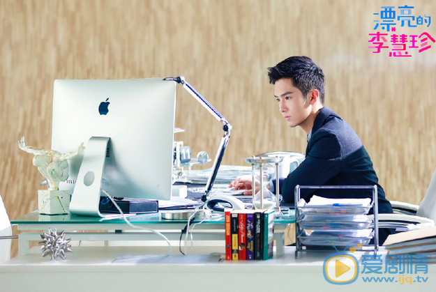 《漂亮的她》改名《漂亮的李慧珍》首發角色劇照 迪麗熱巴變身職場小白兔