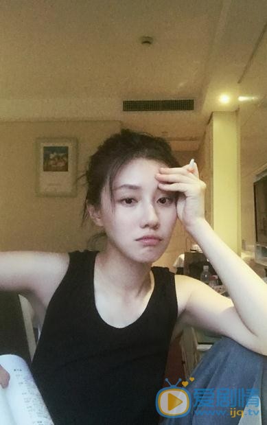 一路繁花相送少年辛辰是誰扮演的？少年辛辰扮演者王鶴潤個人資料、寫真及生活照欣賞