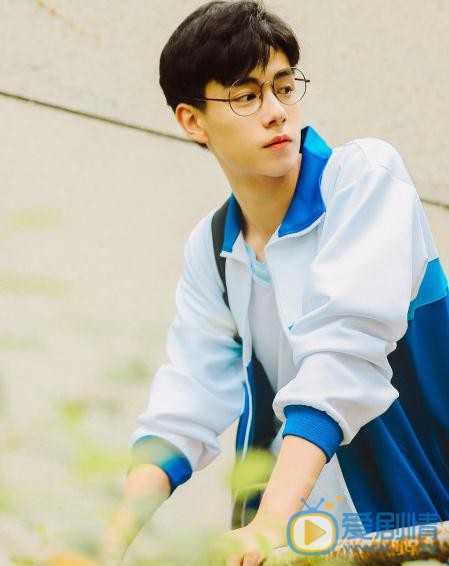 致我們單純的小美好江辰是誰演的？江辰扮演者胡一天個人資料、寫真及生活照欣賞