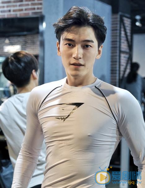 路從今夜白遲濮是誰演的？路從今夜白遲濮扮演者張鈞然個人資料、寫真及生活照欣賞