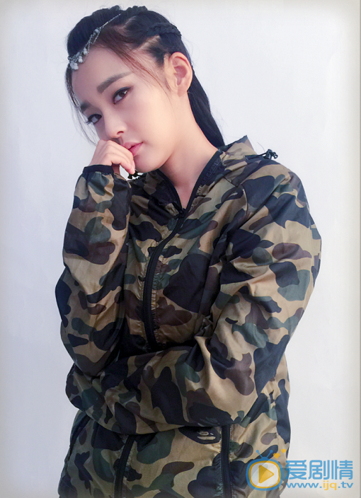 雞毛飛上天邱岩是誰演的？邱岩扮演者張佳寧個人資料及生活寫真照欣賞