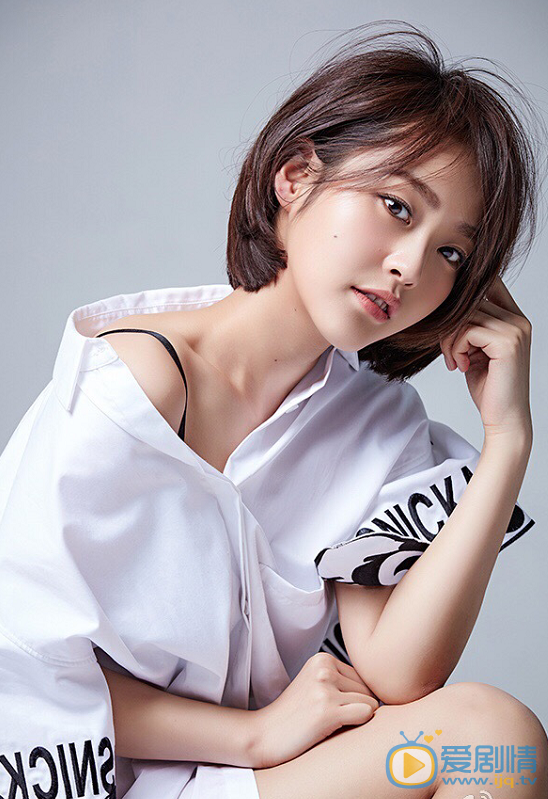 雞毛飛上天邱岩是誰演的？邱岩扮演者張佳寧個人資料及生活寫真照欣賞