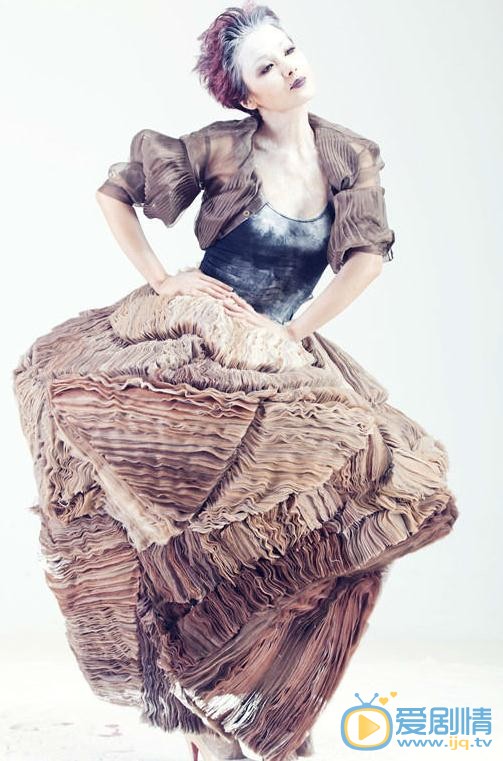 騾子和金子花姑是誰扮演的?花姑扮演者黃曼個人資料、寫真及生活照欣賞