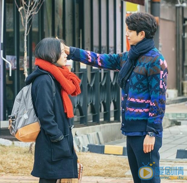 鬼怪最新劇照聖誕放送狗糧 鬼怪大叔穿彩虹衣童心滿滿