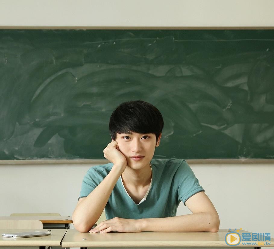 橙紅年代衛子阡是誰演的？衛子阡扮演者胡瀟靈個人資料、寫真及生活照欣賞