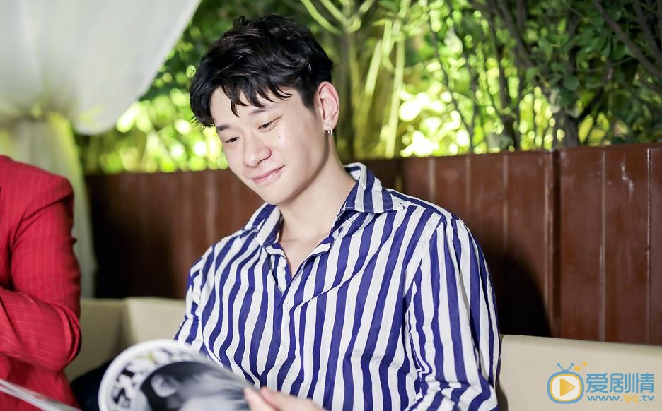 橙紅年代阿瑟是誰扮演的？阿瑟扮演著葉瀏個人資料、寫真生活照