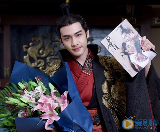 《麗姬傳》殺青 迪麗熱巴張彬彬曝殺青現場照