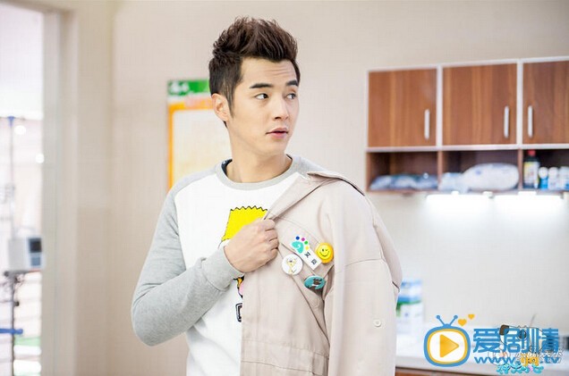 《神犬小七》今晚開播：逗逼金世佳遭遇小七搶戲