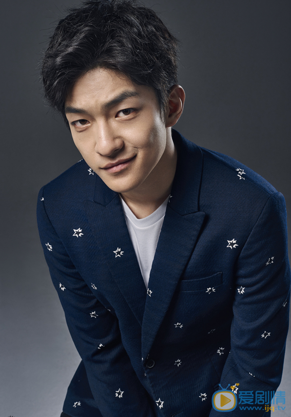 獨步天下多爾袞是誰演的?多爾袞扮演者屈楚蕭個人資料及生活寫真照欣賞