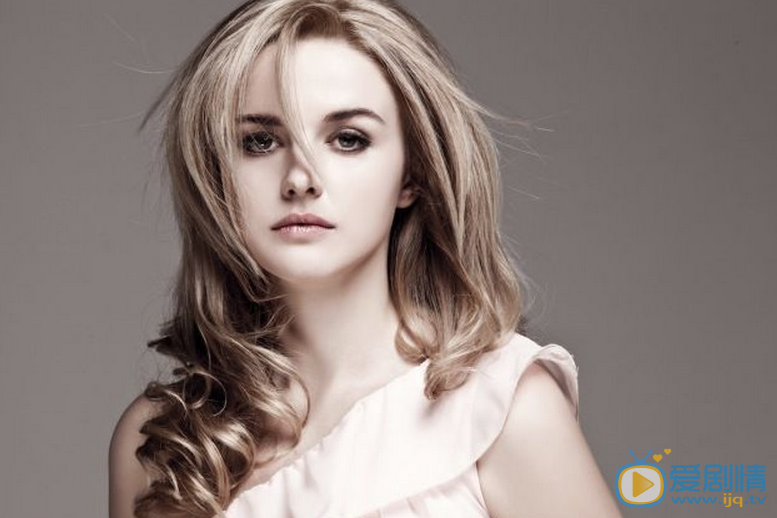 麻辣變形計鐵血女教官柳莎是誰扮演的？柳莎扮演者伊莉莎個人資料及寫真生活照介紹