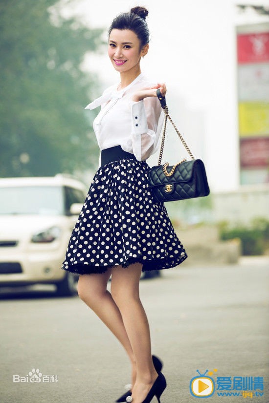 劉海戲金蟾蘿蔓艾晴扮演者唐熙寫真及生活照欣賞