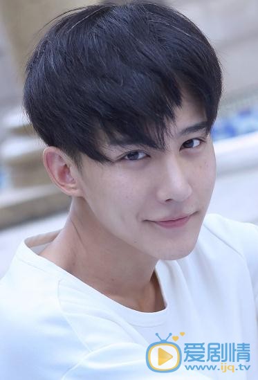 鳳囚凰柳色是誰演的？鳳囚凰柳色扮演者盧卓個人資料、寫真及生活照欣賞