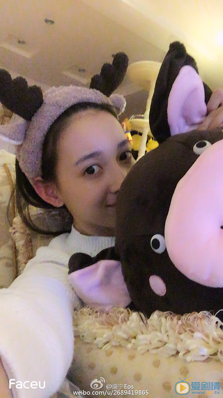 檸檬初上童丹扮演者康寧寫真及生活照欣賞