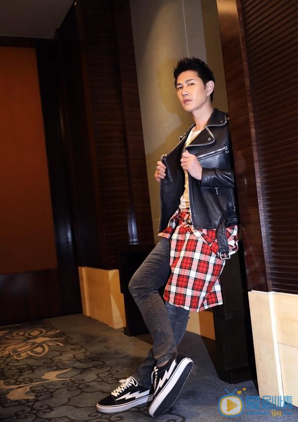 橙紅年代韓進是誰演的？韓進扮演者何明翰個人資料、寫真及生活照欣賞