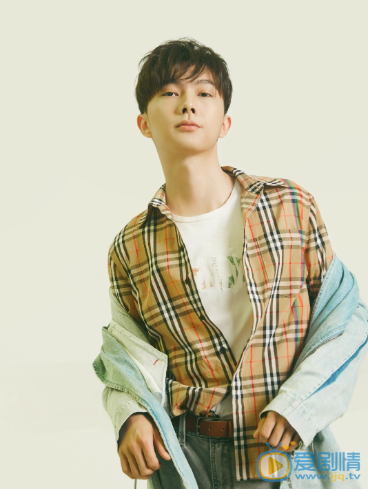 張航瑜個人資料簡介  張航瑜演藝經歷 張航瑜舞台照寫真