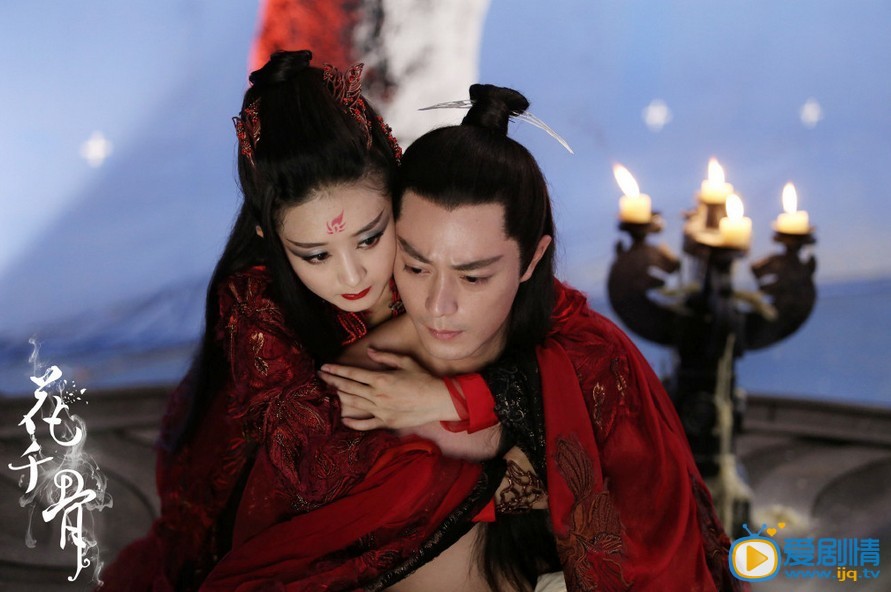 《花千骨》曝趙麗穎紅衣絕美霸氣妖神劇照(組圖)