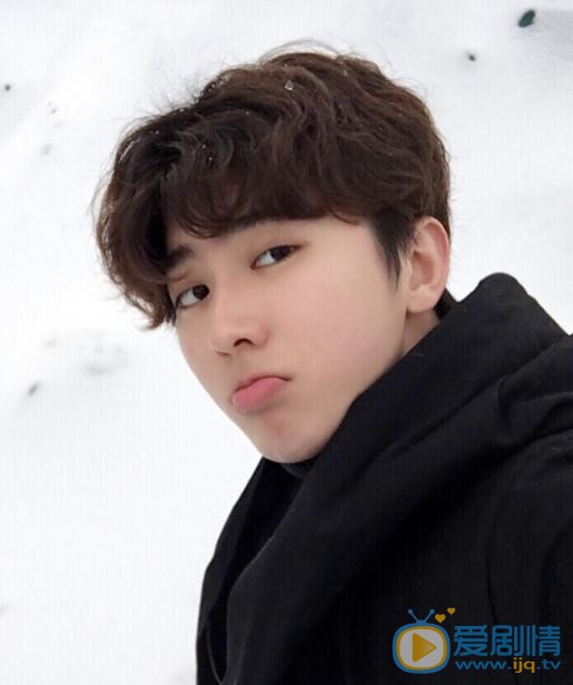 我才不會被女孩子欺負呢葉麟是誰演的？葉麟扮演者蔡徐坤個人資料、寫真及生活照欣賞