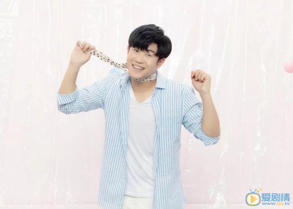 我不能戀愛的女朋友甄正是由誰飾演的？他的結局怎么樣？