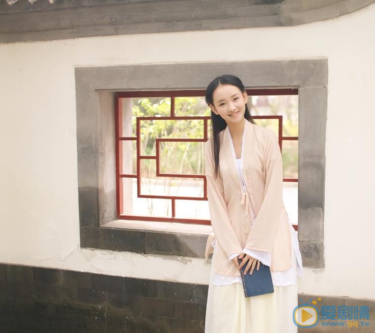 愛情進化論賈小美是誰飾演的？賈小美扮演者梁寶羚個人資料、寫真及生活照欣賞