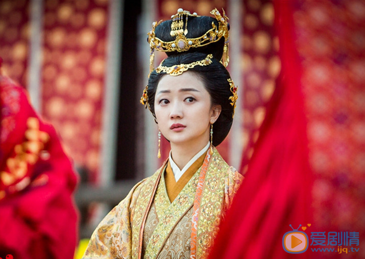 將軍在上發布逼婚海報  盛一倫身披大紅婚服被逼婚