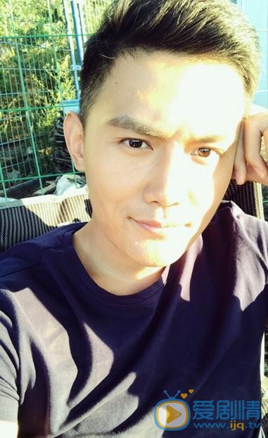 一路繁花相送戴維凡是誰演的？戴維凡扮演者李浩軒個人資料、寫真及生活照欣賞