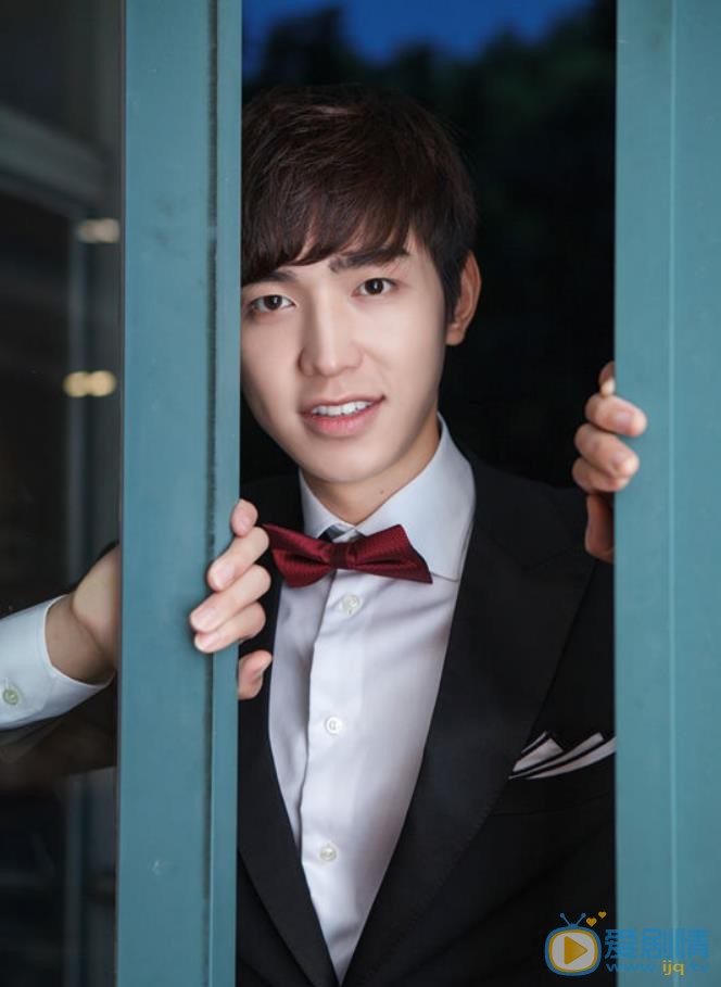 游泳先生藍天是誰扮演的？藍天扮演者嚴禹豪個人資料、寫真及生活照欣賞