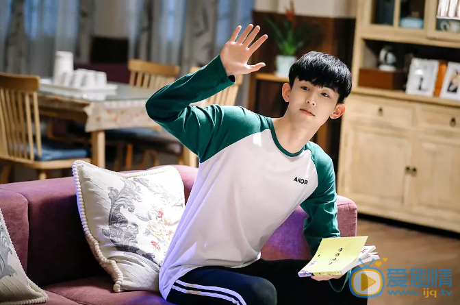 少年派錢三一的家庭背景是什麼？他父母是做什麼的？