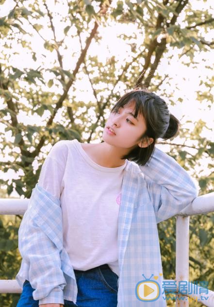 致我們單純的小美好陳小希是誰演的？陳小希扮演者沈月個人資料、寫真及生活照欣賞