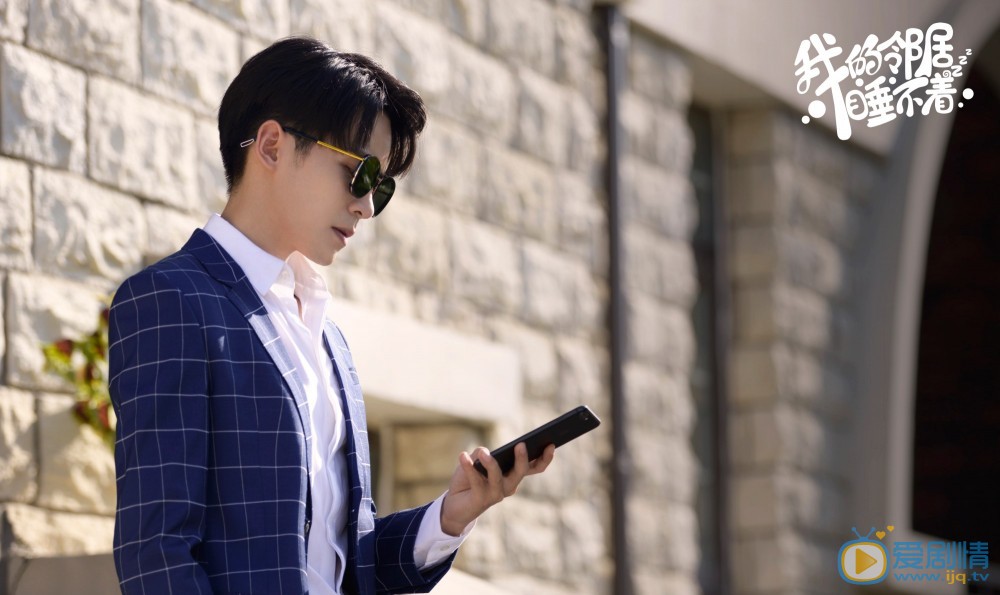 我的鄰居睡不著梁歌和席頌是什麼關係？