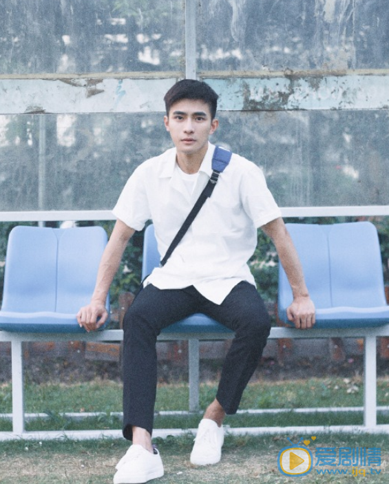 鮑李寧個人資料簡介 鮑李寧演藝經歷 鮑李寧帥氣寫真圖片