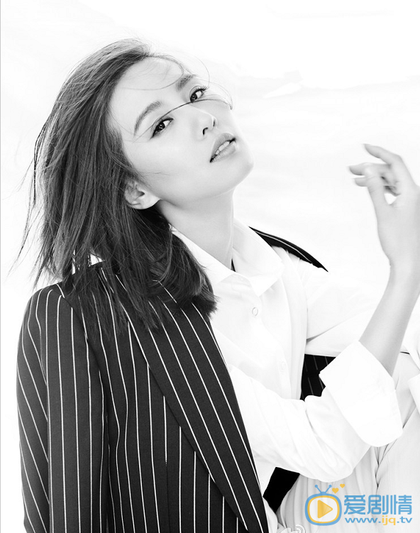  劉詩詩上演西裝殺  邪魅眼神盡顯撩妹feel