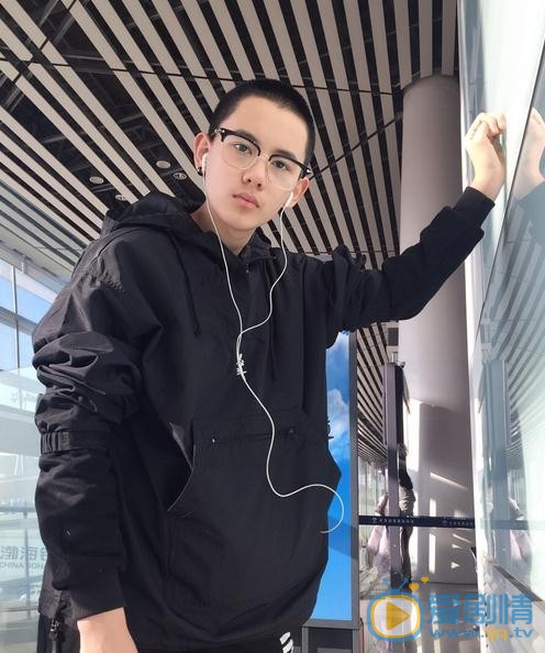 電視劇老男孩蕭晗是誰演的？蕭晗扮演者胡先煦個人資料、寫真及生活照欣賞