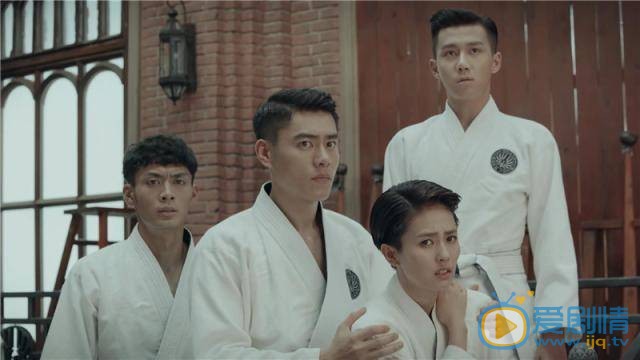 烈火軍校沈君山為什麼對謝襄好？他喜歡謝襄嗎？