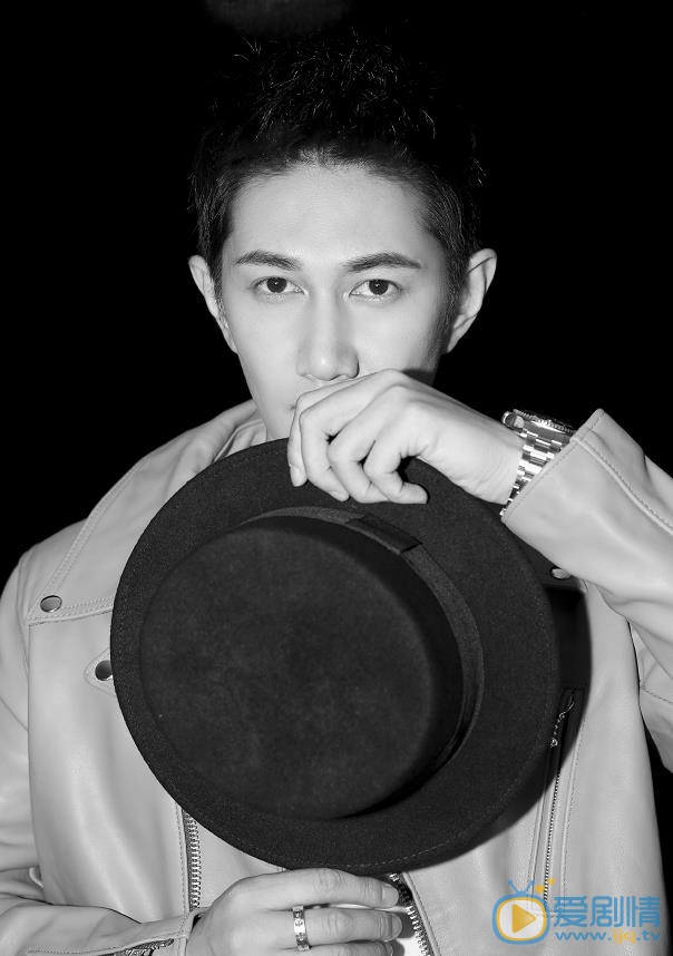 橙紅年代韓進是誰演的？韓進扮演者何明翰個人資料、寫真及生活照欣賞