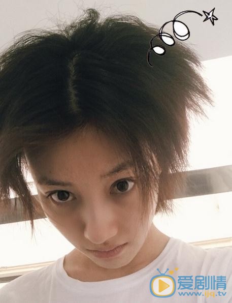 一路繁花相送少年辛辰是誰扮演的？少年辛辰扮演者王鶴潤個人資料、寫真及生活照欣賞