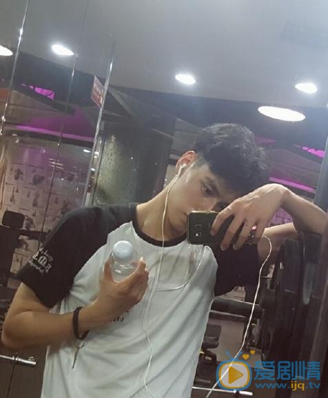 致我們單純的小美好江辰是誰演的?江辰扮演者胡一天個人資料、寫真及生活照欣賞