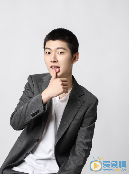 萬宇辛個人資料簡介 萬宇辛演藝經歷 萬宇辛帥氣寫真