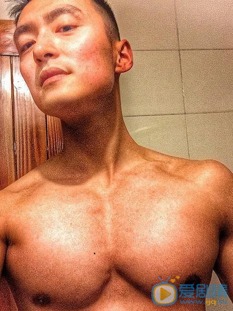 生於70年代齊戰勝是誰演的？齊戰勝扮演者萬沛鑫個人資料、寫真及生活照欣賞