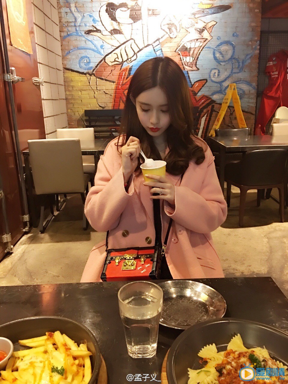 武神趙子龍石硯扮演者孟子義寫真及生活照欣賞