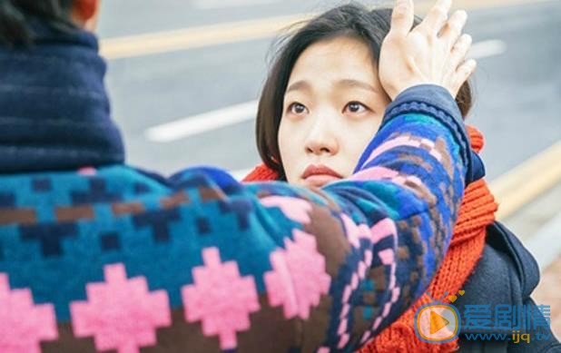 鬼怪最新劇照聖誕放送狗糧 鬼怪大叔穿彩虹衣童心滿滿