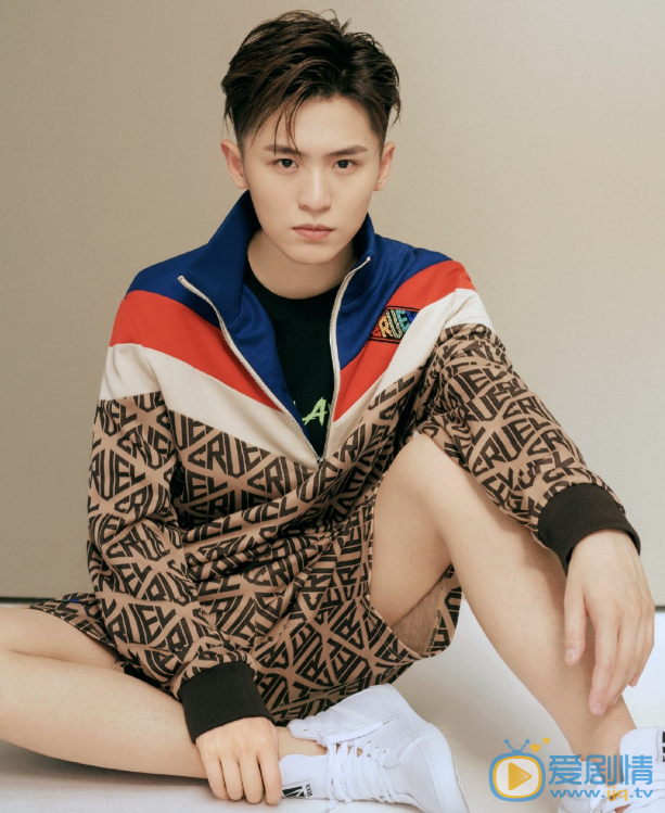 師子尋個人資料簡介 師子尋演藝經歷 師子尋帥氣寫真