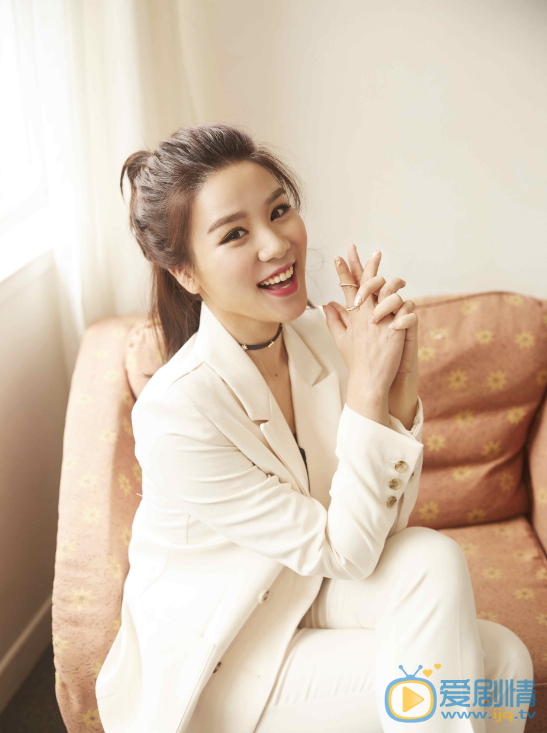 李雪歌個人資料簡介 李雪歌演藝經歷 李雪歌氣質幹練寫真