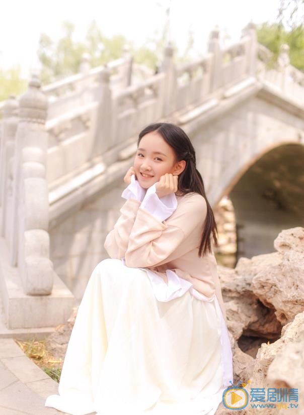 愛情進化論賈小美是誰飾演的？賈小美扮演者梁寶羚個人資料、寫真及生活照欣賞