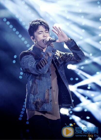 歌手迪瑪希變身&ldquo;搖滾boy&rdquo;彩排私照曝光