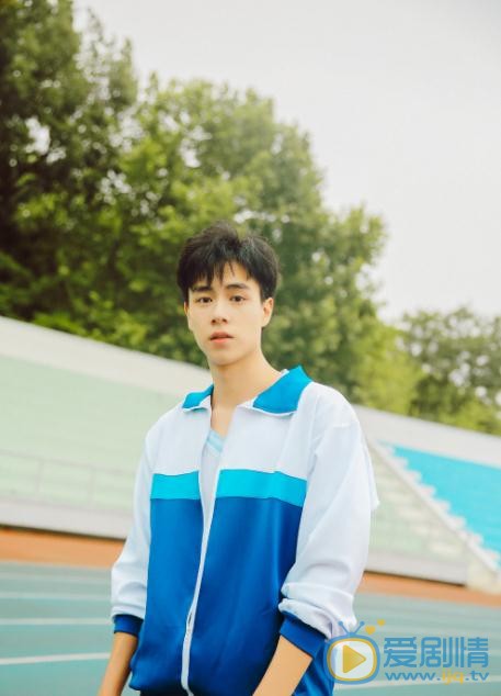 致我們單純的小美好江辰是誰演的？江辰扮演者胡一天個人資料、寫真及生活照欣賞