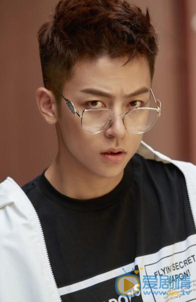 劉哲琿個人資料簡介 劉哲琿寫真